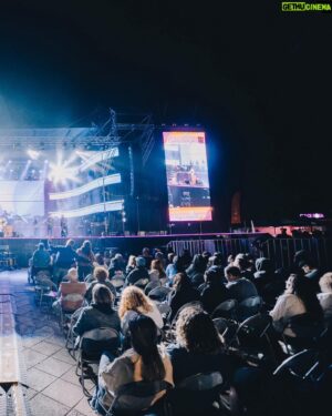 Joe Vasconcellos Instagram - Gracias Chimbarongo!!🙏🫶🏼…. Fue un lindo cierre de nuestra gira de verano🥰🌞

Joe

📷 @benja.monrroy 

@munichimbarongo 
#joevasconcellos #concierto #musicachilena #envivo #aysbass