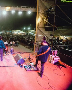 Joe Vasconcellos Instagram - #LA LIGUA 
“Expo La Ligua Emprende 2024”, Recinto Ferial El Rayado, 20.1.24

📸 @benja.monrroy 

#joevasconcellos #musicachilena #concierto #envivo #verano2024 #aysbass