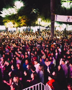 Joe Vasconcellos Instagram - Gracias Chimbarongo!!🙏🫶🏼…. Fue un lindo cierre de nuestra gira de verano🥰🌞

Joe

📷 @benja.monrroy 

@munichimbarongo 
#joevasconcellos #concierto #musicachilena #envivo #aysbass