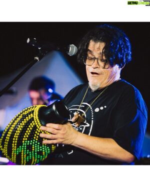 Joe Vasconcellos Instagram - Que bonito estuvo el evento en el @jardinbotanicovdm . Muchas gracias por ir con sus hijxs y lindas familias 🙏🥰

Joe

📷 @benja.monrroy 

#joevasconcellos #musicachilena #concierto #envivo #aysbass