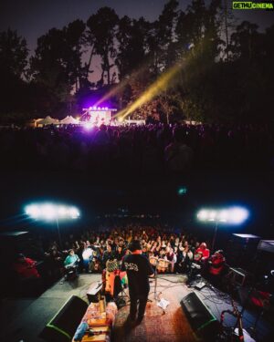 Joe Vasconcellos Instagram - Que bonito estuvo el evento en el @jardinbotanicovdm . Muchas gracias por ir con sus hijxs y lindas familias 🙏🥰

Joe

📷 @benja.monrroy 

#joevasconcellos #musicachilena #concierto #envivo #aysbass