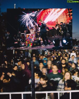 Joe Vasconcellos Instagram - Recuerdos del pasado finde, Pucón y Puerto Varas estuvieron maravillosos!!🥰🌈🫶🏼

Joe

📷 @benja.monrroy 

@enjoy_pucon @municipiopuertovaras 
#joevasconcellos #musicachilena #concierto #envivo #verano2024 #aysbass