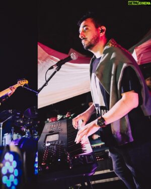 Joe Vasconcellos Instagram - Que bonito estuvo el evento en el @jardinbotanicovdm . Muchas gracias por ir con sus hijxs y lindas familias 🙏🥰

Joe

📷 @benja.monrroy 

#joevasconcellos #musicachilena #concierto #envivo #aysbass