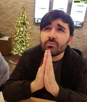 Joedat Esfahani Instagram - Dear Santa 🎅 all I want under the Christmas tree 🎁🎄 this year is a DELETE IRELIA 💖😇