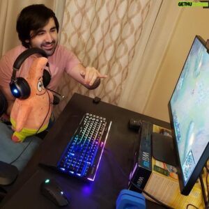 Joedat Esfahani Instagram - Teaching my son Patrick how to play League on his new slick @Corsair gaming keyboard, mouse and headset! If you get in game with my son, go easy, he's new and learning but trying his very best 🥺❤ #sponsored