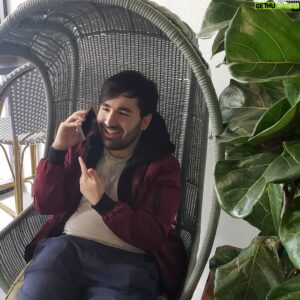 Joedat Esfahani Instagram - Me calling my botlane to tell them the enemy Katarina is missing after she just double killed them 😇