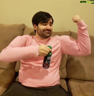 Joedat Esfahani Instagram - Been hitting the gym with my boys Spongebob, Patrick and @rockinprotein energy 💪😎🧸