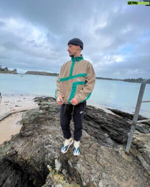 Joel Bosqued Instagram - Dice María que la suba . Que mola , y mi conejita . 

- El chico más malo de Saint Malo .
