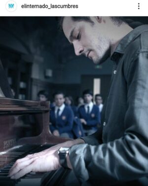 Joel Bosqued Instagram - El internado las cumbres , ya queda muy poco . Os presento a Leon el profe de música.  @elinternado_lascumbres  @globomedia  @mediapro @primevideoes