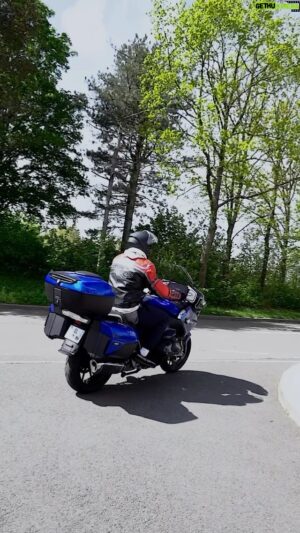 Joël Bouraïma Instagram - Pour sa dernière visite en France, Joel Bouraïma, plus connu sous le nom de @coachjoe.paris a fait appel à notre service Rent A Ride. On lui a proposé un deal sur mesure avec la BMW R 1250 RT, parfait pour un coach sportif de stars comme lui !  💪

RDV en Story tout au long de la semaine pour suivre ses aventures ⬆️

#BMWMotorrad #RentARide #NoPainNoRent