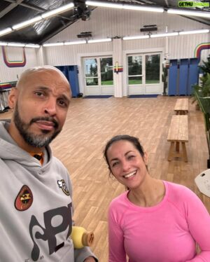 Joël Bouraïma Instagram - Mon dernier post pour cette saison de la @staracademytf1 

1- Dernier passage au château, je me devais de dire au revoir correctement.😂😂

2- Le crew STAR ACADEMY saison 2023/2024.
📸 @sipa.press 

3- Le seul artiste avec qui j’ai pris une photo, MC SOLAAR!! Mon 1er concert en octobre 1994 au zénith de paris, avec les sages poètes de la rue en 1ere partie- La boucle est bouclée.

4- Mon dernier cours de la saison en duo avec @benjelloun_malika Quel kiff!!!! 😂

5- Selfie en rentrant du dîner au château!! @luciebernardoni @benjelloun_malika @adelinetoniutti 

6- Selfie avec le BOSS @nikosaliagas lors de la finale.

MERCI à toutes les équipes qui ont fait de cette saison une aventure incroyable.
MERCI aux productions pour la confiance @endemolfr @dmls_tv 
MERCI aux producteurs @jeanlouistv et @mathieuvergne 
MERCI à cette équipe de professeurs hors du commun. Quelle équipe!!!! 💪🏾❤️💪🏾
MERCI aux 13 élèves qui ont fait le taff 🔥🔥
MERCI au public qui a toujours été bienveillant et qui fait aussi parti de cette aventure!!!