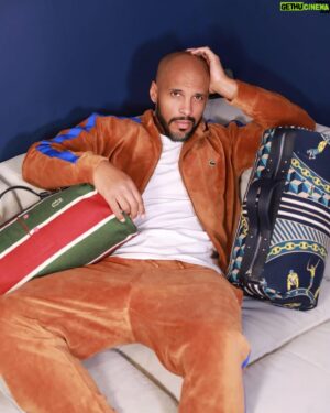 Joël Bouraïma Instagram - 🇺🇸 Not bad at all 😂🐊😂
🇫🇷 Pas mal du tout 🔥🐊🔥
👕@lacoste 
👜 @joubertparis 

#fashionstyle #modellife #collaboration #paris