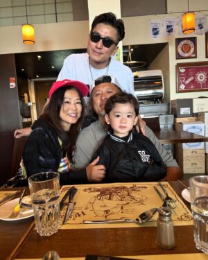 Joel Chan Instagram - 假期前席同大佬返澳門搵大佬😎🖤🥰

映星滙啲房真係又大又舒服，酒店仲好貼心準備咗小朋友日用品俾Jaco

#新濠影滙
#新濠風尚
#StudioCity
#MelcoStyle
#macau