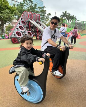 Joel Chan Instagram - 假期前席同大佬返澳門搵大佬😎🖤🥰

映星滙啲房真係又大又舒服，酒店仲好貼心準備咗小朋友日用品俾Jaco

#新濠影滙
#新濠風尚
#StudioCity
#MelcoStyle
#macau