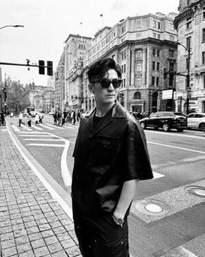 Joel Chan Instagram - 上海，儂好🖤
.
#ootd
#我的鞋是有點大
#balenciaga10xl