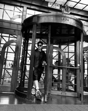 Joel Chan Instagram - 上海，儂好🖤
.
#ootd
#我的鞋是有點大
#balenciaga10xl