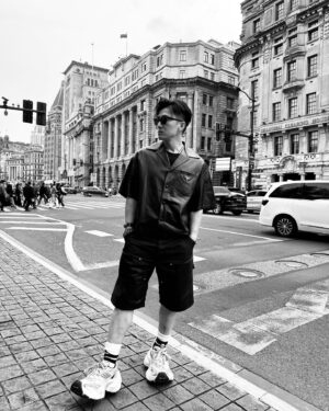 Joel Chan Instagram - 上海，儂好🖤
.
#ootd
#我的鞋是有點大
#balenciaga10xl