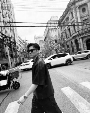Joel Chan Instagram - 上海，儂好🖤
.
#ootd
#我的鞋是有點大
#balenciaga10xl