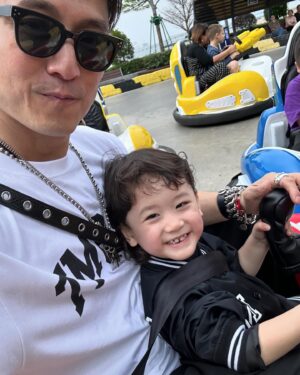 Joel Chan Instagram - 假期前席同大佬返澳門搵大佬😎🖤🥰

映星滙啲房真係又大又舒服，酒店仲好貼心準備咗小朋友日用品俾Jaco

#新濠影滙
#新濠風尚
#StudioCity
#MelcoStyle
#macau