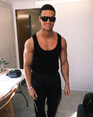 Joel Corry Instagram - Summer festivals have begun!! ☀️
So good to be back in Wales @inittogetherfestival 🏴󠁧󠁢󠁷󠁬󠁳󠁿
Listen to that crowd sing!! Thanks for all the love ❤️
Slide 10…does this look like me lol? 🍕🤔 @nathanwyburnart