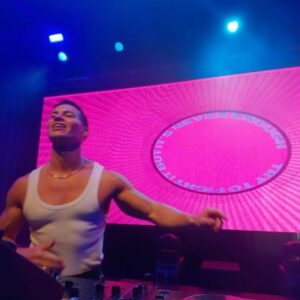 Joel Corry Instagram - MACEDONIA what a great experience 🇲🇰
My first time visiting & made some fun memories!!
Crowd was rocking…thanks for having me @dfestival.dojran
Slide 7 going back in time crossing the border in Greece 😂
📸 @william.ldn