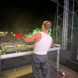 Joel Corry Instagram - MACEDONIA what a great experience 🇲🇰
My first time visiting & made some fun memories!!
Crowd was rocking…thanks for having me @dfestival.dojran
Slide 7 going back in time crossing the border in Greece 😂
📸 @william.ldn