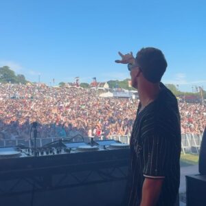Joel Corry Instagram - Summer festivals have begun!! ☀️
So good to be back in Wales @inittogetherfestival 🏴󠁧󠁢󠁷󠁬󠁳󠁿
Listen to that crowd sing!! Thanks for all the love ❤️
Slide 10…does this look like me lol? 🍕🤔 @nathanwyburnart