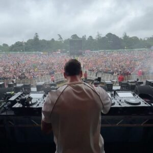 Joel Corry Instagram - DUBLIN AMAZING AS ALWAYS!! 🇮🇪✨ 
Thanks for having me back @longitudefest ❤️
Big love to my Irish crowd bringing the energy in the rain!!
Slide 10…honestly I was just having a look lol 👀🍰 
🎥 @william.ldn