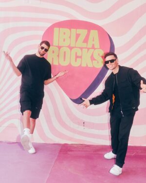 Joel Corry Instagram - Summer with these two is gonna be fun 🥳🏝️🌞 #ibiza2024

📸 @graybrame