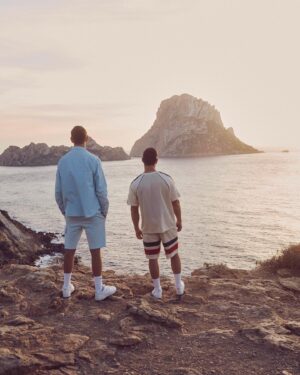 Joel Corry Instagram - Summer with these two is gonna be fun 🥳🏝️🌞 #ibiza2024

📸 @graybrame