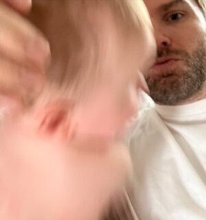 Joel Dommett Instagram - Pampers asked me to take some selfies with Wilde this Father’s Day. Let’s call this - Live, Laugh and leak free sleeps Download pampers club app, tap on scan  , type NEWPANTS6OFF to get £6 off pampers nappy pants (Terms   conditions apply hashtag #ad)