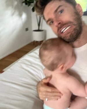 Joel Dommett Instagram - Pampers asked me to take some selfies with Wilde this Father’s Day. Let’s call this - Live, Laugh and leak free sleeps Download pampers club app, tap on scan  , type NEWPANTS6OFF to get £6 off pampers nappy pants (Terms   conditions apply hashtag #ad)