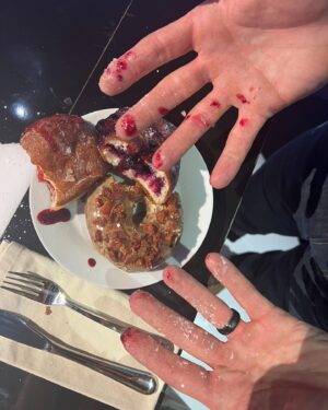 Joel McHale Instagram - A crime has been committed…the crime of deliciousness!!! It all comes down to tonight… The Crime Scene Kitchen Season 2 finale! Get ready to shape your fondant into a huge cash prize. #crimescenekitchen #finale #csk tonight 9/8c on Fox.