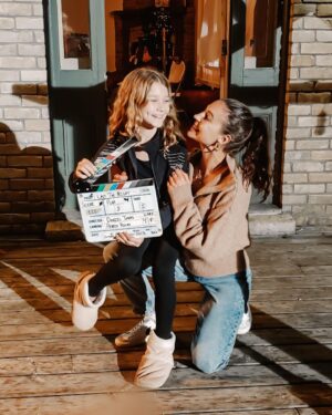 Joelle Farrow Instagram - In honour of Here For Blood premiering last night at the @tadfilmfest here’s some bloody BTS 🩸😈

Had so much fun with this incredible team @hereforblood
