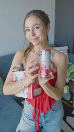 Joelle Farrow Instagram - There really is no shortage on ways to enjoy the new Ocean Spray Sparkling! 

Straight from the can, in a mocktail/cocktail or my personal favorite... frozen as a popsicle! Here are some recipe ideas for July 1st to celebrate with Canada’s only sparkling cranberry juice!

#OceanSpraySparkling #OceanSprayCranadaDay