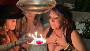 Joely Fisher Instagram - Birthday.  The world is on fire-every day I take on the deep dark stress of getting our industry back up and running -a contract that reflects true creative and economic Justice - then we all lost our friend-I am gutted like all of you-thank you my friends and family who in all this chaos took a moment to celebrate my birth-and now back to work.
#birthday #birthdaycake #birthdaygirl #wabi #friends #scorpio #love