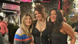 Joely Fisher Instagram - Birthday.  The world is on fire-every day I take on the deep dark stress of getting our industry back up and running -a contract that reflects true creative and economic Justice - then we all lost our friend-I am gutted like all of you-thank you my friends and family who in all this chaos took a moment to celebrate my birth-and now back to work.
#birthday #birthdaycake #birthdaygirl #wabi #friends #scorpio #love