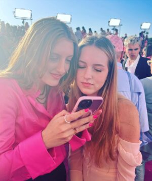 Joely Fisher Instagram - Run don’t Walk!!! #aboutlastnight In a sea of every shade of pink frocks and TikTok trendies we saw @barbiethemovie Thank you to my beautiful, talented friend @robbiebrenner and her creative team led by @officialgretagerwig . @margotrobbieofficial and @ryan.gossling_official are Barbie and Ken. The movie is delicious!!! #barbie #barbiemovie #premiere #redcarpet #pinkcarpet #openingnight #motherdaughterdate #prettyinpink #cinema #childhooddreamscometrue #hibarbie #ken