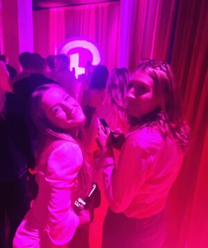 Joely Fisher Instagram - Run don’t Walk!!! #aboutlastnight In a sea of every shade of pink frocks and TikTok trendies we saw @barbiethemovie Thank you to my beautiful, talented friend @robbiebrenner and her creative team led by @officialgretagerwig . @margotrobbieofficial and @ryan.gossling_official are Barbie and Ken. The movie is delicious!!! #barbie #barbiemovie #premiere #redcarpet #pinkcarpet #openingnight #motherdaughterdate #prettyinpink #cinema #childhooddreamscometrue #hibarbie #ken