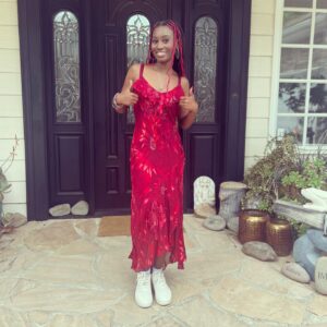 Joely Fisher Instagram - The road has been rocky, lots of twists and turns, some missteps and fear( mostly mine) but that’s parenting. That’s raising another human up in a sea that seeks to toss you outta da boat over and over. This beautiful child of mine has graduated middle school. The culmination of 3 years of extraordinary stress, testing,healing and educating in an upside down world. Olivia Luna is now victorious. My youngest daughter moves on to High School in the fall. We will suit up for all that that entails. We are raising up warrior, goddess, activist women in this house. Get ready world♥️♥️♥️. #graduation #culmination #middleschool #highschool #olivialuna #youngest #thebaby #allgrownup #braids #mamalove #summer #summervibes
