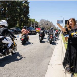 Joely Fisher Instagram - EXT Day: On strike!!! Outside the FOX LOT. The heat was overwhelming…the temperature and the temperament. I took great pride standing along side female labor giants at the #genrequeens picket line. We stand in solidarity and more unified in our philosophies/ideals/fortitude/resilience than ever before. As we enter August…know that we have your back, your front and everything in between. Check out the #stuntsfightback crew at the end!!!
#union #solidarity #sagaftrastrong #wgacontract2023 #sagaftrastrike #californiafed #labor #hotlaborsummer #hotguildsummer #lafed #aflcio #stunt #bikerlife #logo #lizshuler #actors #writers