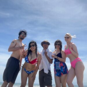 Joey Bizinger Instagram - Beach episode.
📸: @_edo