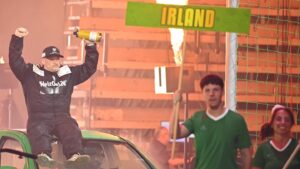 Joey Kelly Instagram - Endlich habe ich eine Autoball-Meisterschaft gewonnen! Autoball ist der einzige Raab-Event, den ich zuvor noch nie gewonnen hatte, war immer nur Zweiter und Dritter, aber jetzt hat es geklappt.
Ich freue mich sehr darüber und gratuliere natürlich auch @sebastianpufpaff , @nathanevanss.ig und @menderesbagci zu den weiteren Plätzen auf dem Siegerpodest.
Vielen Dank an alle, die mir die Daumen gedrückt und mich unterstützt haben. Es hat wahnsinnig viel Spaß gemacht!
Fotos 3-10: Willi Weber / ProSieben
#joeykelly #thekellyfamily #kellyfamily #tvtotal @tvtotal #autoball #autoballem2024 #brainpooltv