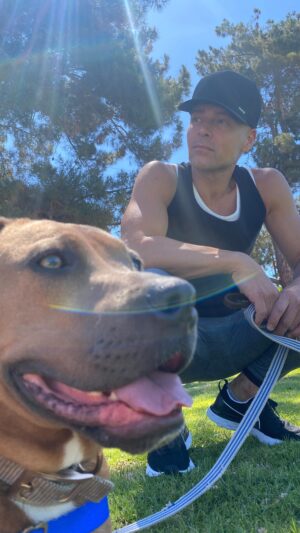 Joey Lawrence Instagram - Cats vs dogs … and @andrewlawrence 😂 New episode today! 

#cat #dog #animallovers