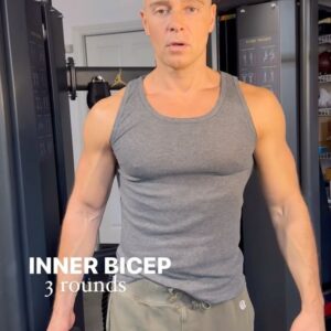 Joey Lawrence Instagram - CRUSHING BICEPS today with my @jukefitnessequipment functional trainer! 💪🏼😎 #fitness #motivation