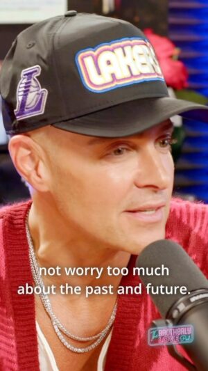 Joey Lawrence Instagram - This years resolution might be the most challenging ever 😂😎 NEW EPISODE available now #bros #family #PodDaPod
