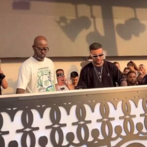 Joezi Zirah Instagram - Thank you 🙏🏻 Houston for your vibe and for this event with the Master @realblackcoffee 👑 !
@clehouston 
-
Track Id : 
1.Joezi - Pursuit Of Happiness 
2.Joezi Feat Lizwi -Amathole (Taylor Remix unreleased)
3.Joezi - Nocturnal 
4.Joezi feat Unna - Heaven in Disguise (unreleased)
5. Thank you boss 😉