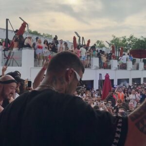 Joezi Zirah Instagram - Thank you 🙏🏻 Houston for your vibe and for this event with the Master @realblackcoffee 👑 !
@clehouston 
-
Track Id : 
1.Joezi - Pursuit Of Happiness 
2.Joezi Feat Lizwi -Amathole (Taylor Remix unreleased)
3.Joezi - Nocturnal 
4.Joezi feat Unna - Heaven in Disguise (unreleased)
5. Thank you boss 😉