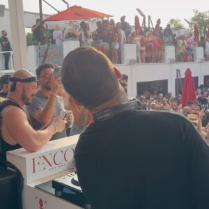 Joezi Zirah Instagram - Thank you 🙏🏻 Houston for your vibe and for this event with the Master @realblackcoffee 👑 !
@clehouston 
-
Track Id : 
1.Joezi - Pursuit Of Happiness 
2.Joezi Feat Lizwi -Amathole (Taylor Remix unreleased)
3.Joezi - Nocturnal 
4.Joezi feat Unna - Heaven in Disguise (unreleased)
5. Thank you boss 😉
