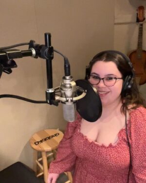 Johanna Colón Instagram - My mom told me my great grandfather wanted to be an opera singer but couldn’t due to the war. This weekend I broke generational curses by recording my first single!  I can’t wait to share more news on it with you all soon! 🫶